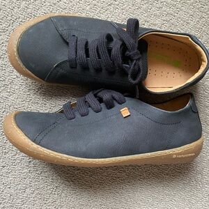 El Naturalista black leather shoes